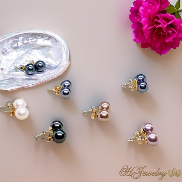 Mother of Pearl stud earrings - Picture 1 of 4